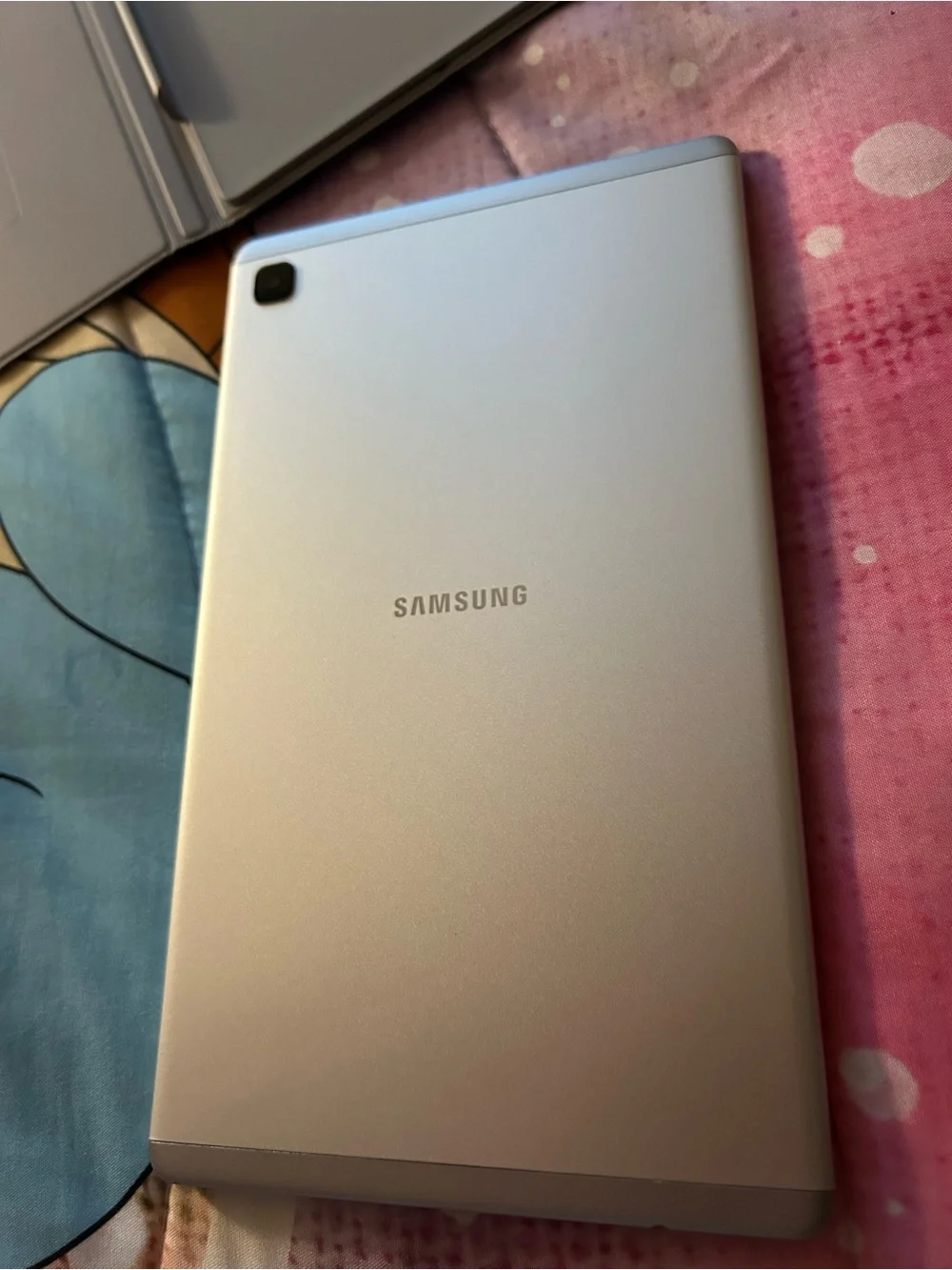 Samsung White Tablet with White Slim Cover